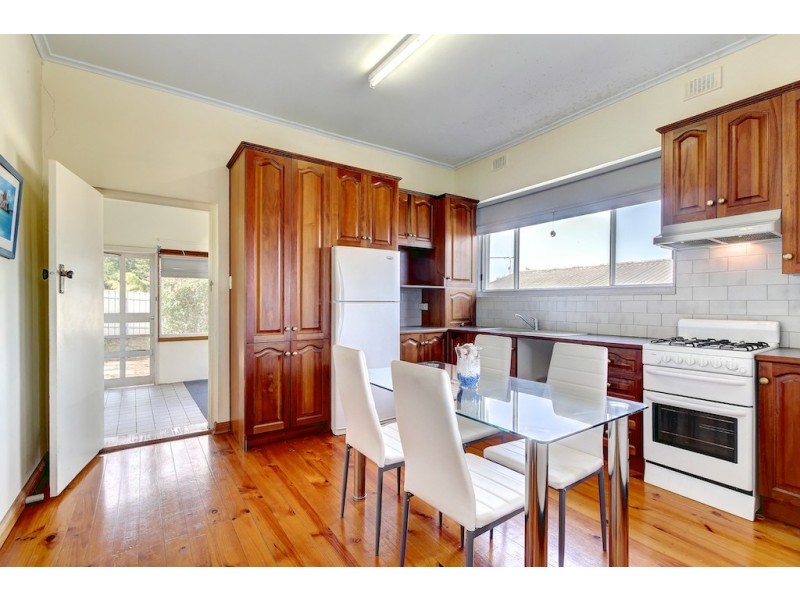 16 Roy Terrace, Christies Beach SA 5165
