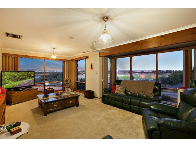 8 Britain Drive, Port Noarlunga South SA 5167