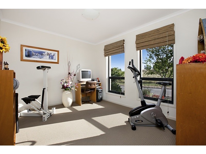 9 Kari Crescent, Huntfield Heights SA 5163