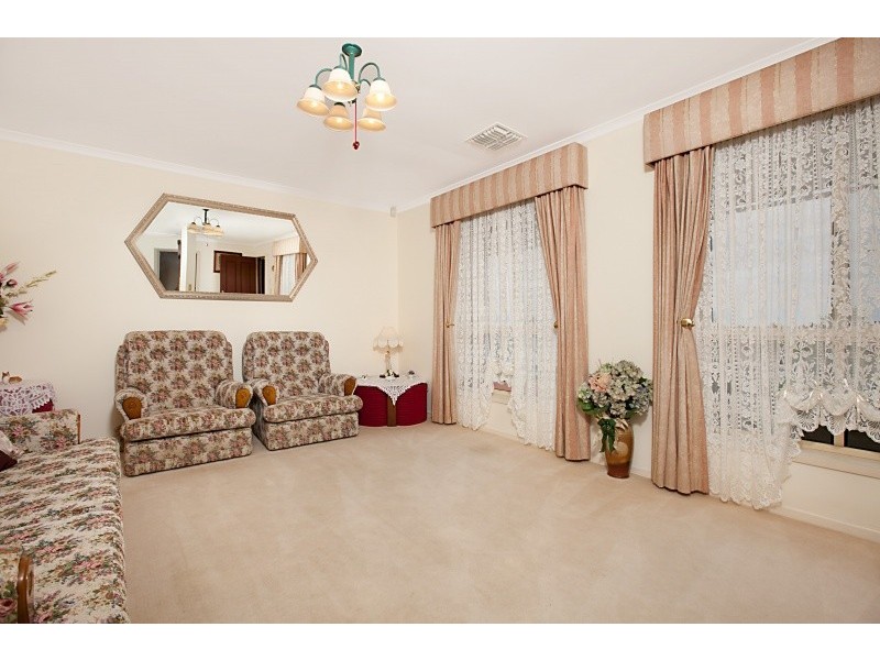 8 The Crescent, Seaford Rise SA 5169