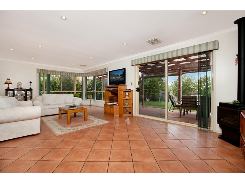 8 The Crescent, Seaford Rise SA 5169