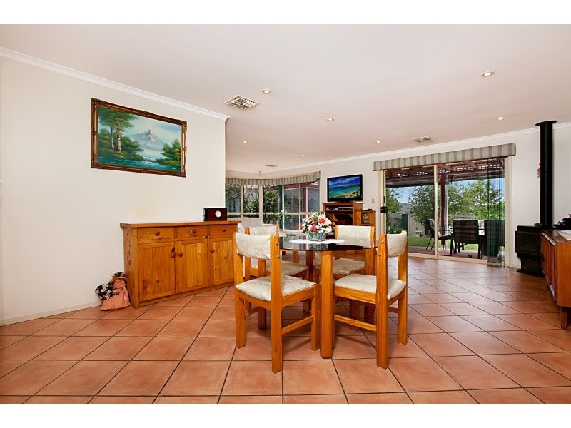 8 The Crescent, Seaford Rise SA 5169