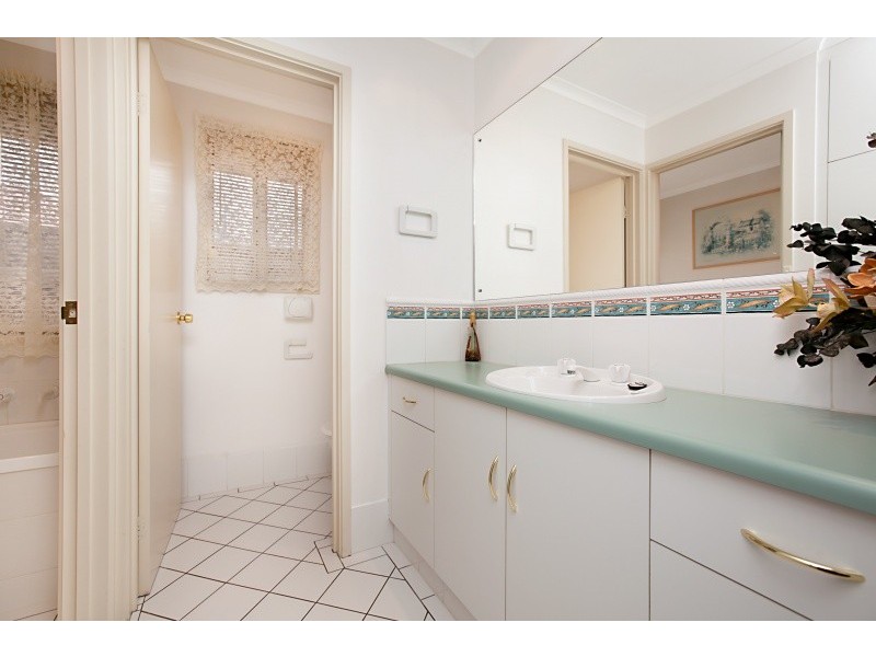 8 The Crescent, Seaford Rise SA 5169