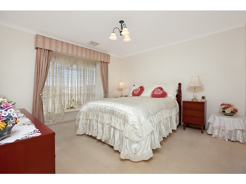 8 The Crescent, Seaford Rise SA 5169