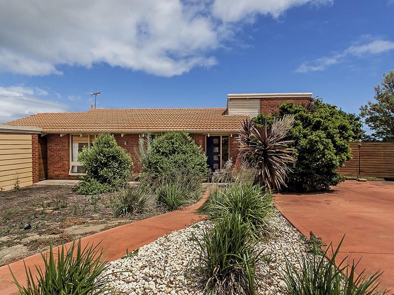 15 Elena Crescent, Hallett Cove SA 5158