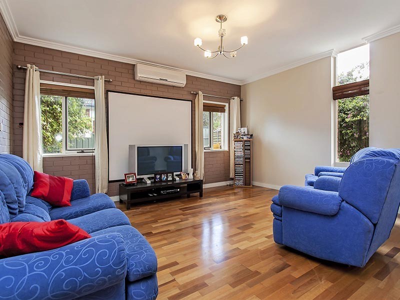 15 Elena Crescent, Hallett Cove SA 5158