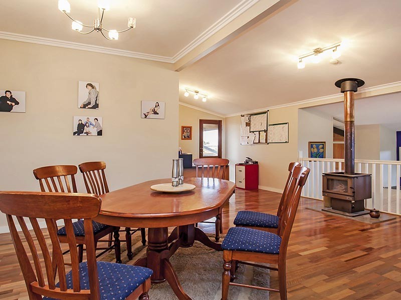 15 Elena Crescent, Hallett Cove SA 5158