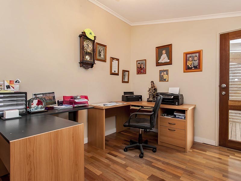 15 Elena Crescent, Hallett Cove SA 5158