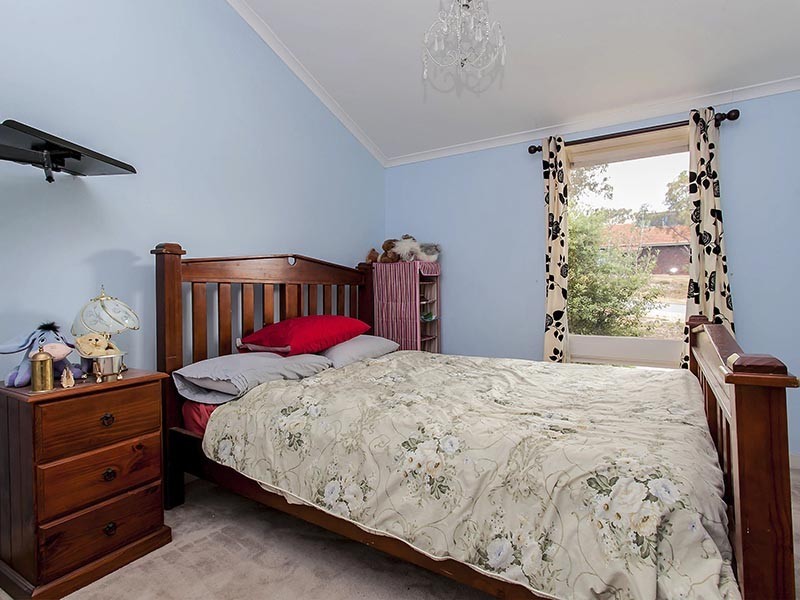 15 Elena Crescent, Hallett Cove SA 5158