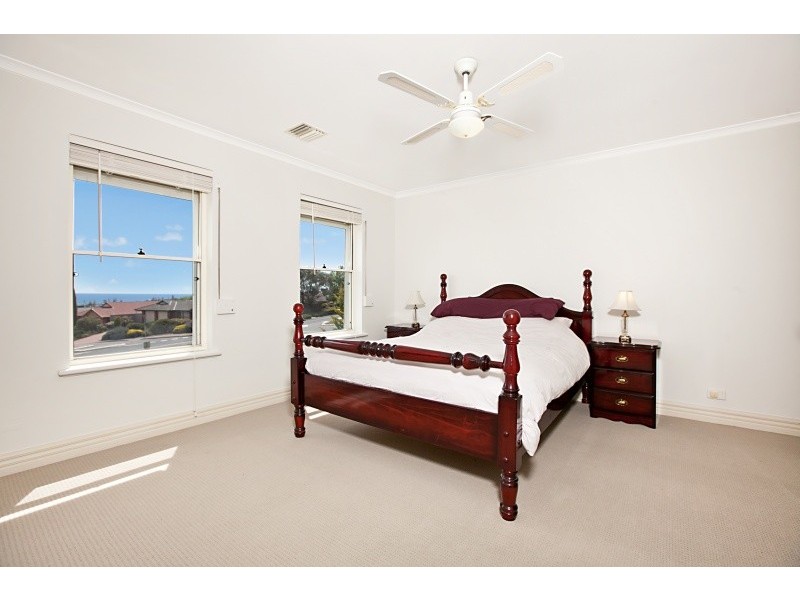 2 Parkwood Rise, Seaford Rise SA 5169