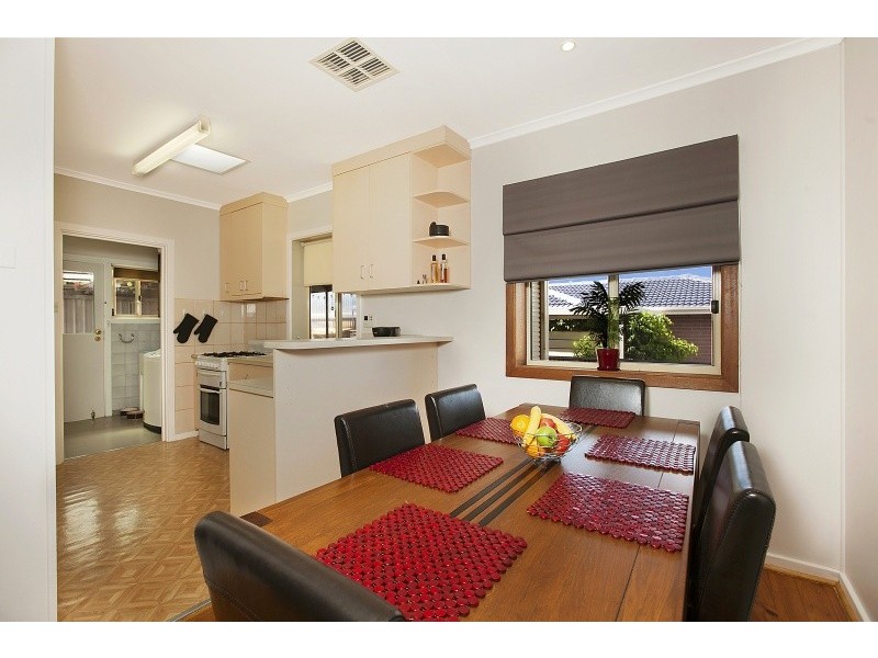 8 Higgins Street, O’sullivan Beach SA 5166