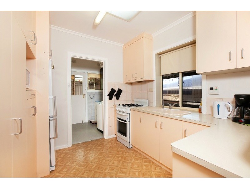 8 Higgins Street, O’sullivan Beach SA 5166