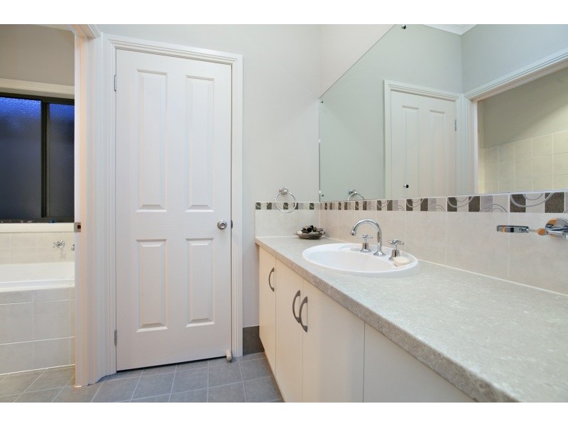 2 Antonio Street, Huntfield Heights SA 5163