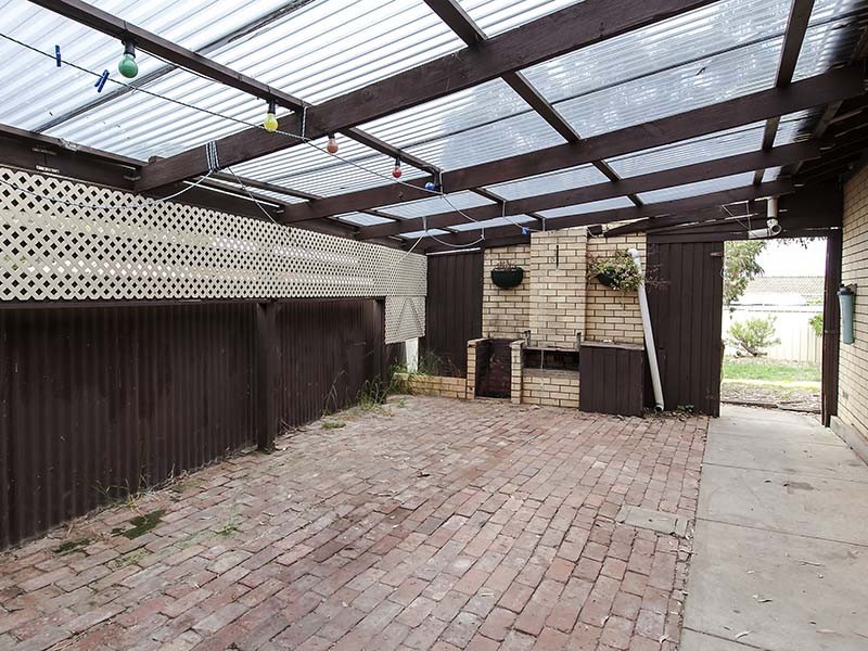 27 Narvik Crescent, Hackham West SA 5163