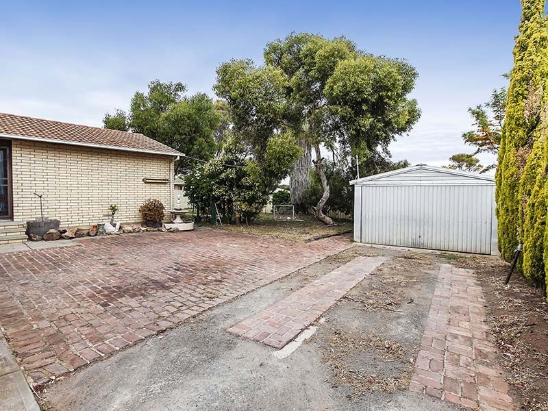 27 Narvik Crescent, Hackham West SA 5163