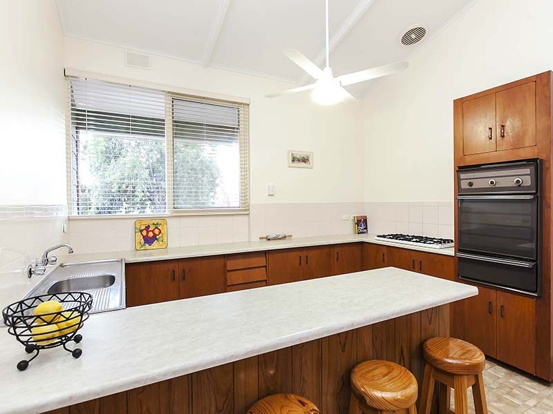 1 Livonia Street, Hallett Cove SA 5158