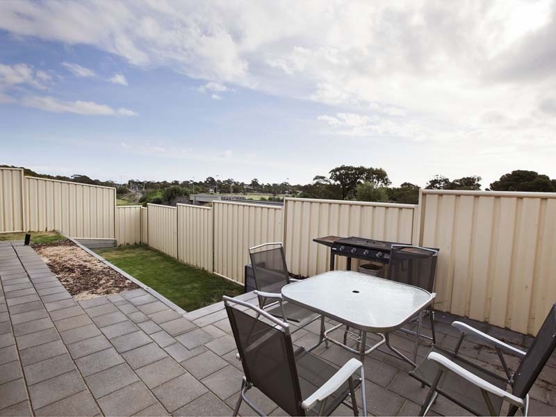 2, 21 Osmund Crescent, Christie Downs SA 5164