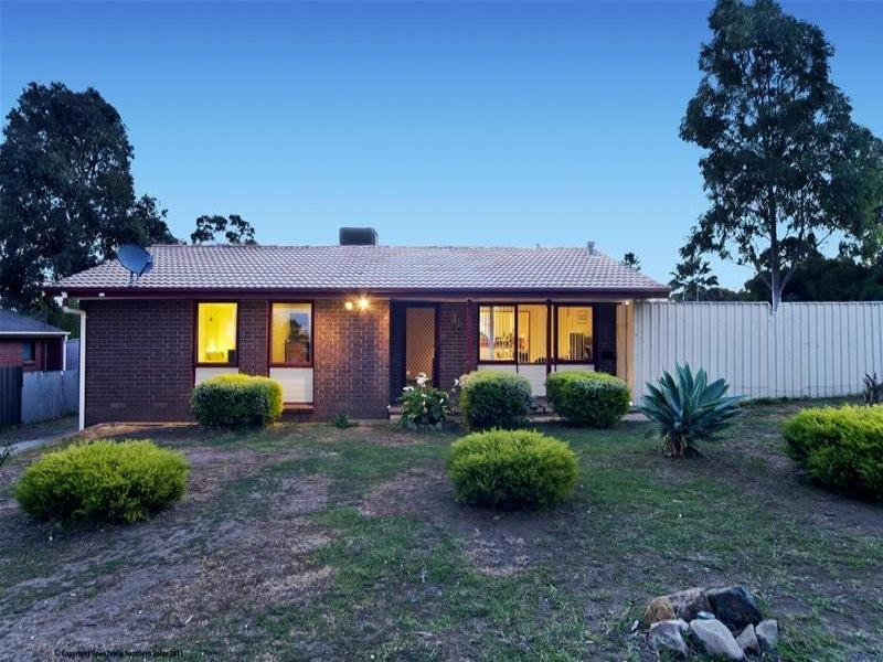 35 Hagen Crescent, Hackham West SA 5163