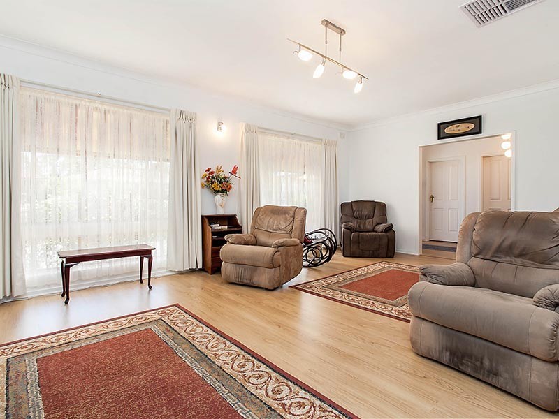 24 Valleyview Crescent, Hackham West SA 5163