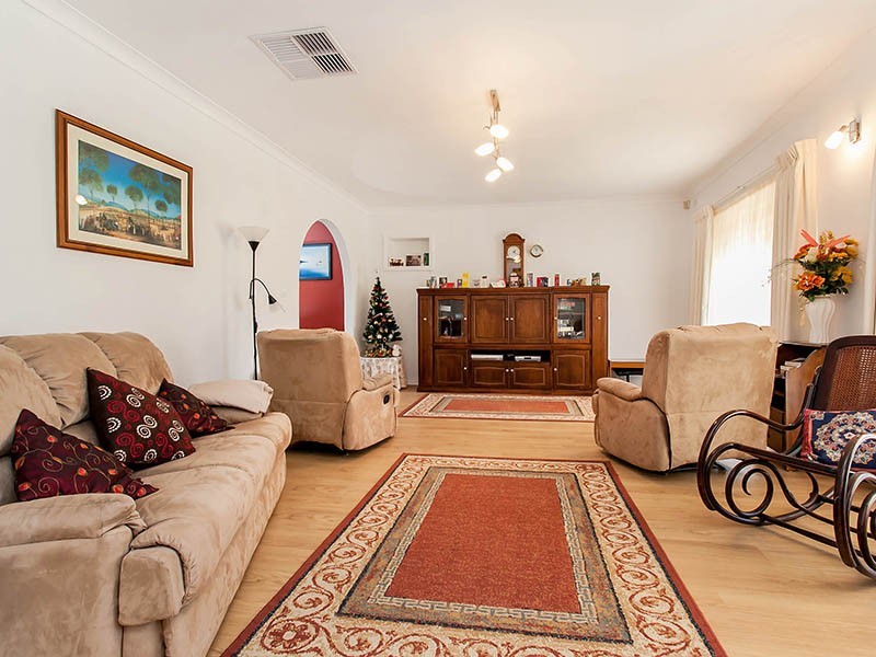 24 Valleyview Crescent, Hackham West SA 5163