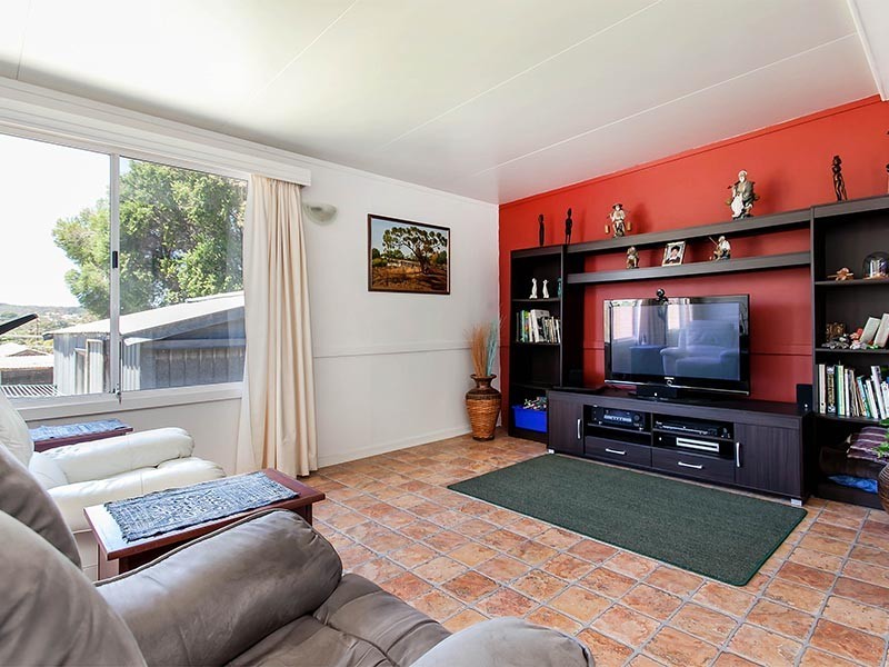 24 Valleyview Crescent, Hackham West SA 5163