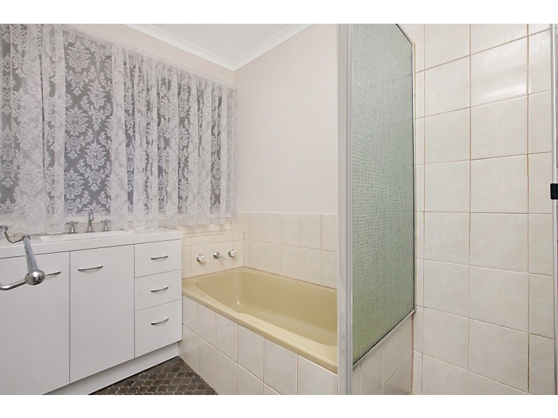 24 Brentwood Drive, Huntfield Heights SA 5163