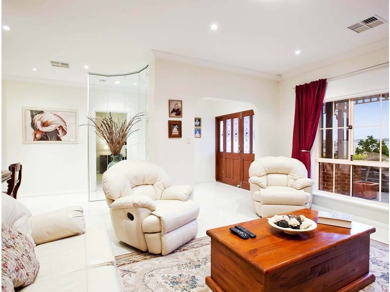 2 Summerhill Close, Reynella SA 5161