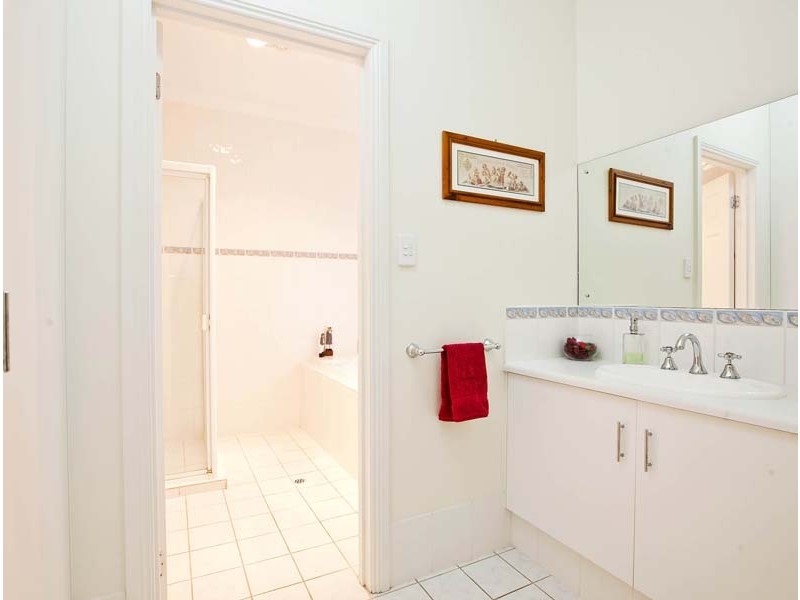 2 Summerhill Close, Reynella SA 5161