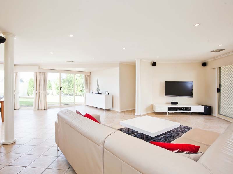 50 Vennachar Drive, Hallett Cove SA 5158