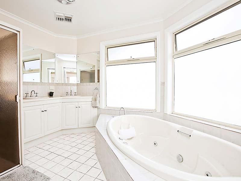 50 Vennachar Drive, Hallett Cove SA 5158