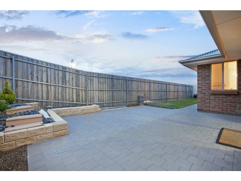 17 Yeltana Avenue, Huntfield Heights SA 5163