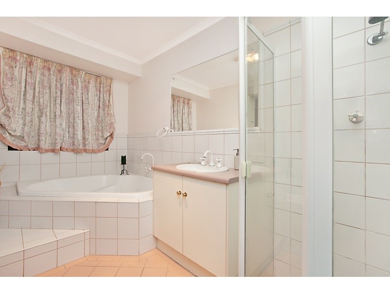4 Lakeview Court, Aberfoyle Park SA 5159