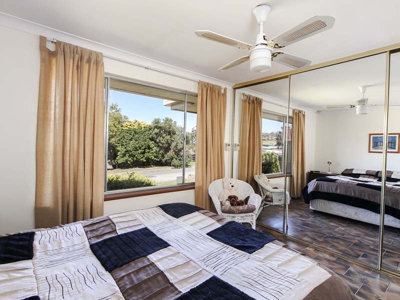 21 Flinders Crescent, Hackham SA 5163