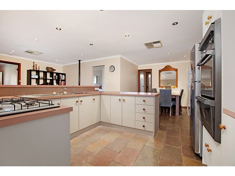 3 Emmanuel Court, Christie Downs SA 5164