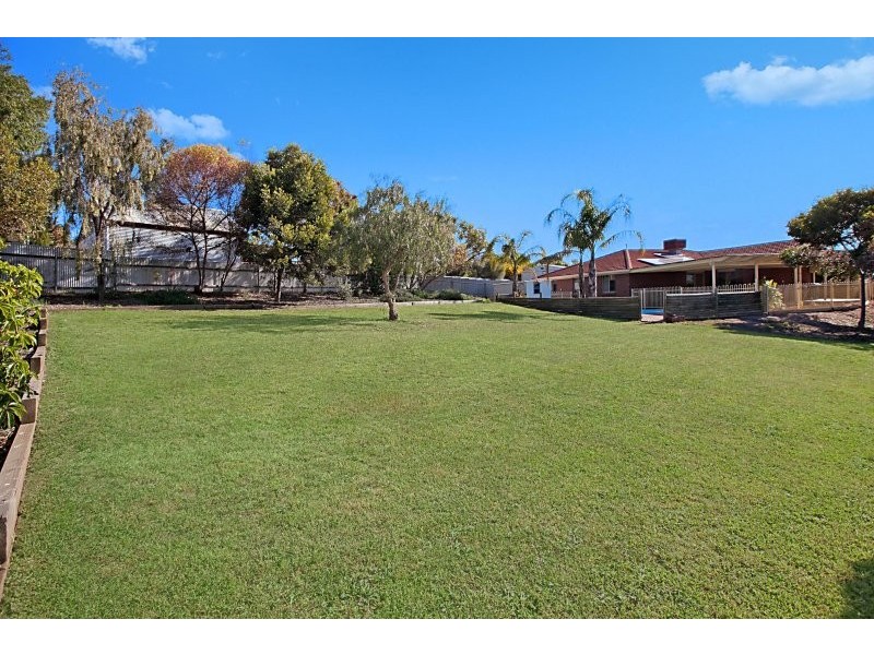 3 Emmanuel Court, Christie Downs SA 5164
