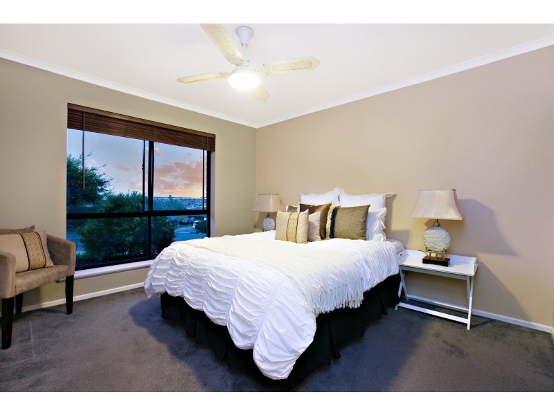 8 Ashford Court, Moana SA 5169