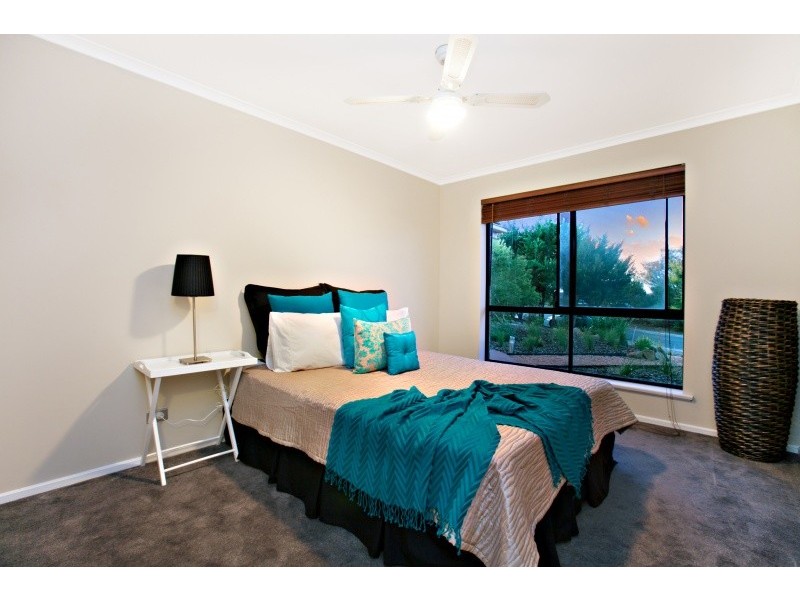 8 Ashford Court, Moana SA 5169