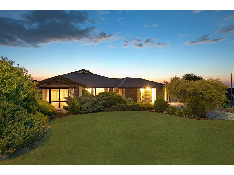 65 Tobin Crescent, Woodcroft SA 5162