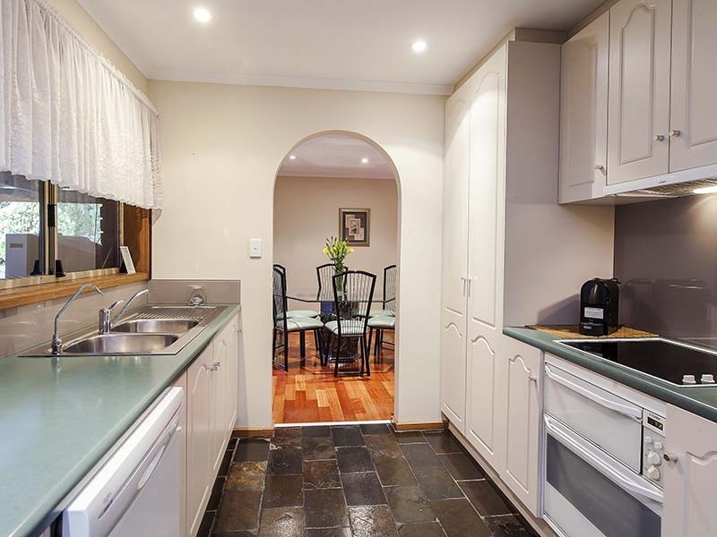 10 Allman Avenue, Woodcroft SA 5162