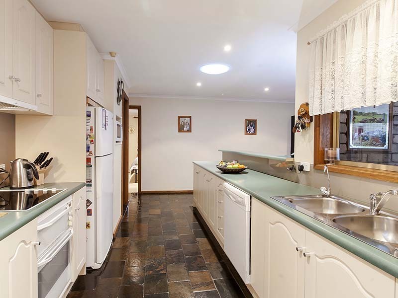 10 Allman Avenue, Woodcroft SA 5162