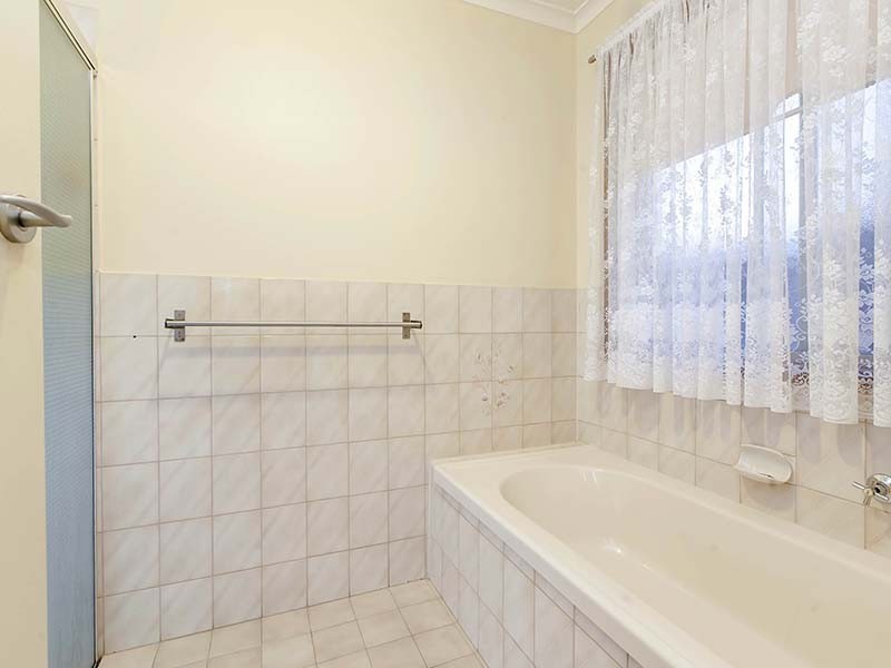 10 Allman Avenue, Woodcroft SA 5162