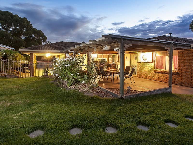 10 Allman Avenue, Woodcroft SA 5162