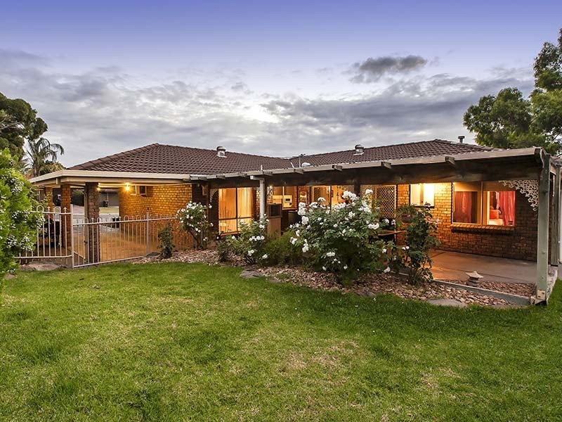 10 Allman Avenue, Woodcroft SA 5162