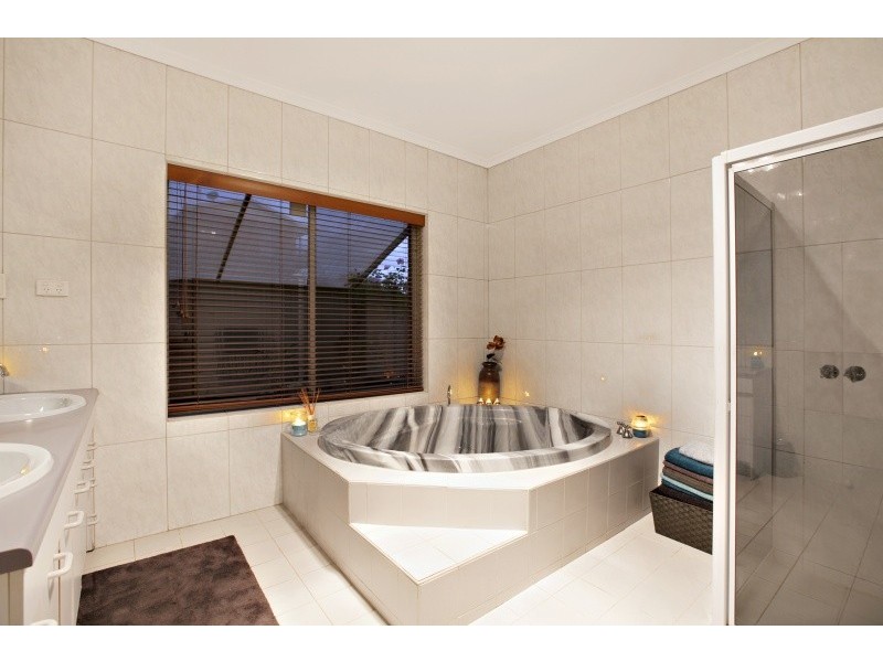 1 Maidencombe Drive, Moana SA 5169