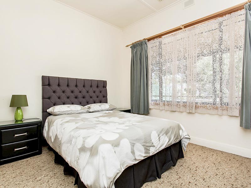 6 Griffiths Drive, Moana SA 5169