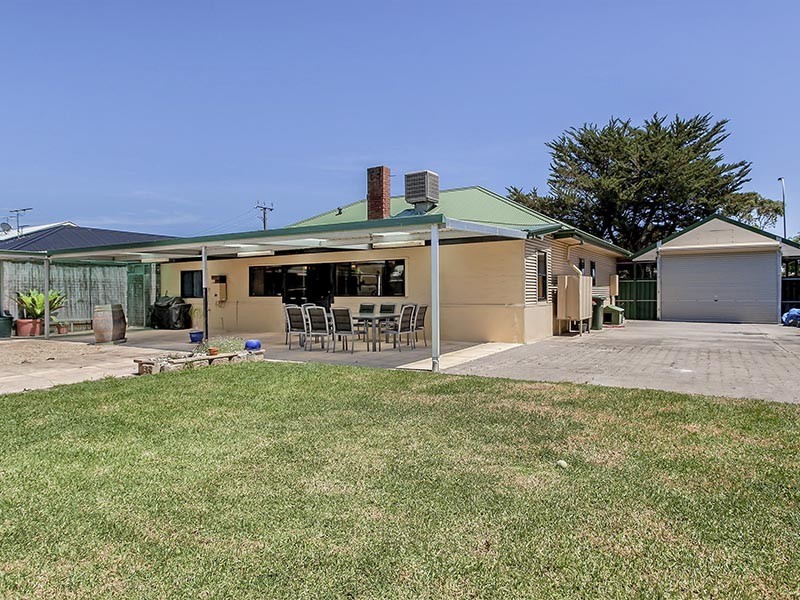 6 Griffiths Drive, Moana SA 5169
