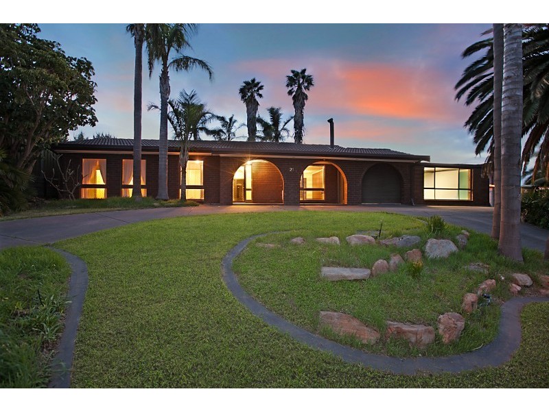 21 Featherstone Drive, Huntfield Heights SA 5163