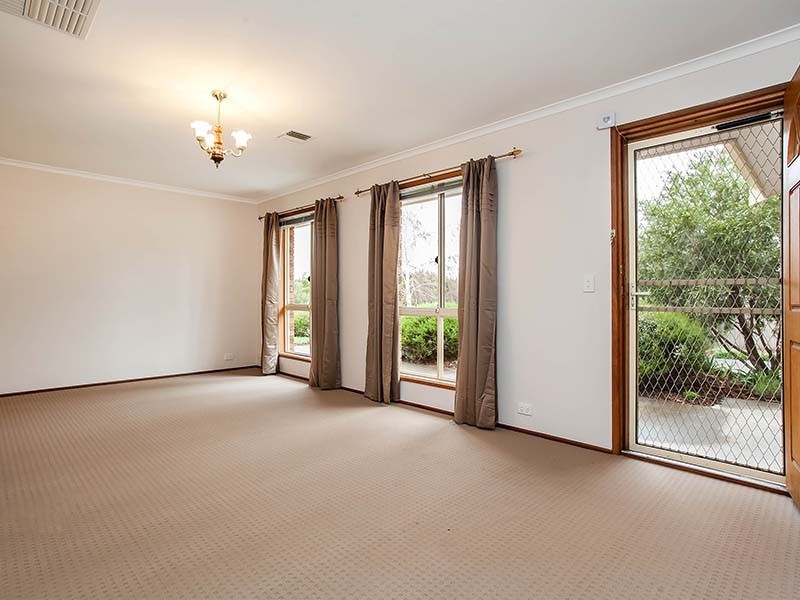 31 Moncur Street, Woodcroft SA 5162