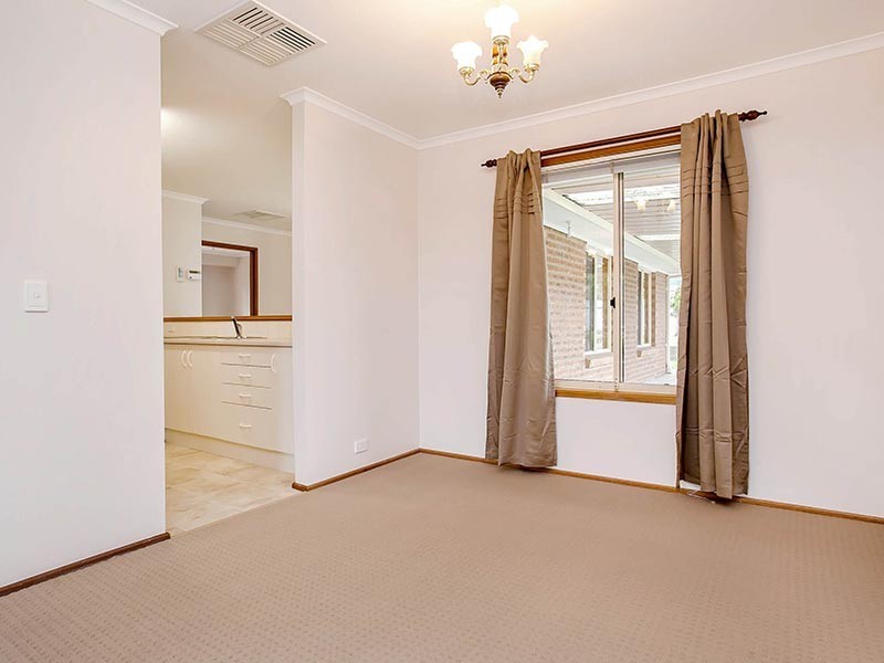 31 Moncur Street, Woodcroft SA 5162