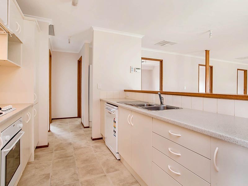 31 Moncur Street, Woodcroft SA 5162